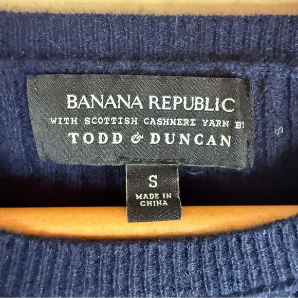 Banana Republic Scottish Cashmere Todd & Duncan Flared Wrist Sweater Size Small - Picture 2 of 5